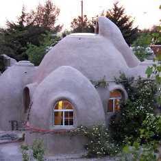 Дома из глины (адобе): экологичные и стильные жилища