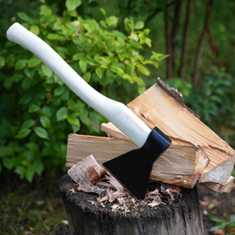 Топор: инструмент для рубки деревьев и обработки дров