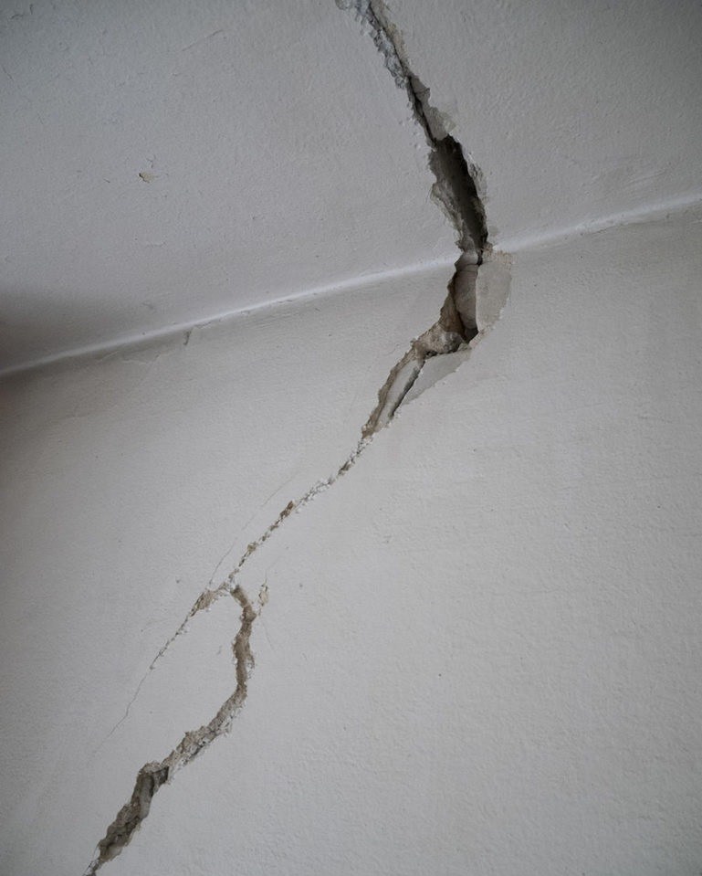 Когда опасны трещины в стенах