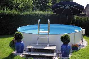 Бассейн в саду: идеальный способ охлаждения и релаксации на жарком летнем дне