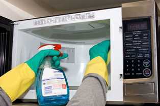 Как правильно очистить и обслужить свою микроволновку