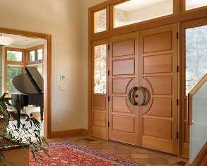Преимущества деревянных дверей и их установка
