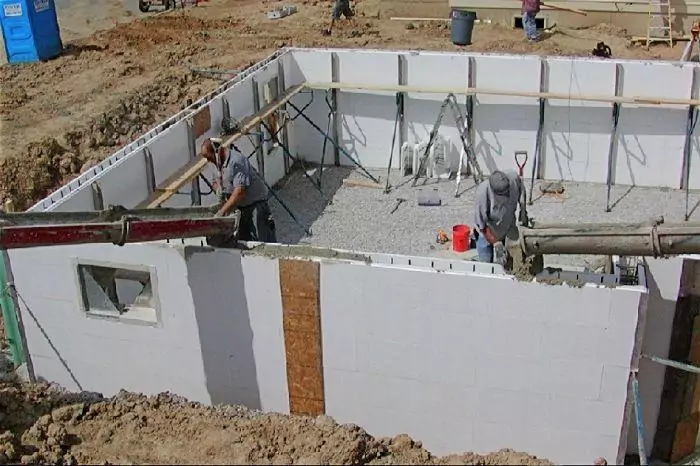 Преимущества и недостатки использования бетонных блоков в строительстве